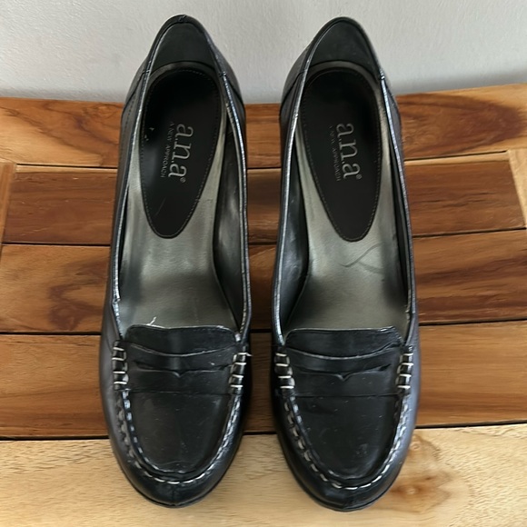 Ana black shoe w heal - Picture 1 of 3